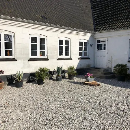 Holmegaarden B & B-k Couette-café 3*