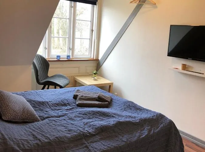 Holmegaarden B & B-k Bed & Breakfast 3*