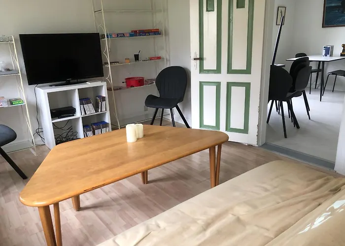 לינה וארוחת בוקר Holmegaarden B & B-k 3*