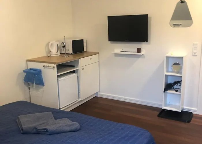 Holmegaarden B & B-k לינה וארוחת בוקר 3*
