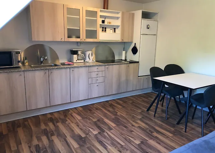 Holmegaarden B & B-k לינה וארוחת בוקר