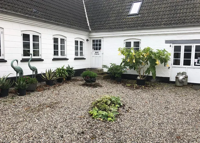 Holmegaarden B & B-k Bed & Breakfast 3*