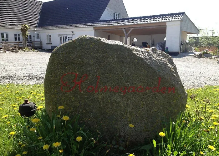 Holmegaarden B & B-k Bed & Breakfast 3*