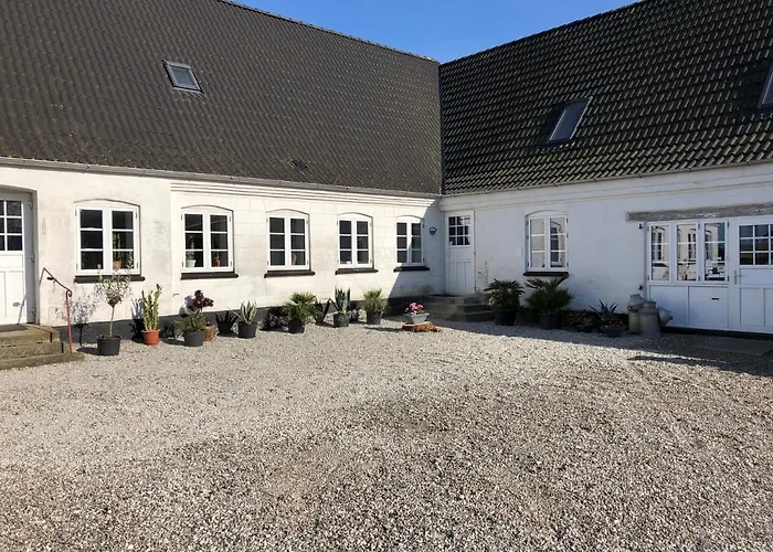 Holmegaarden B & B-k Bed & Breakfast 3*